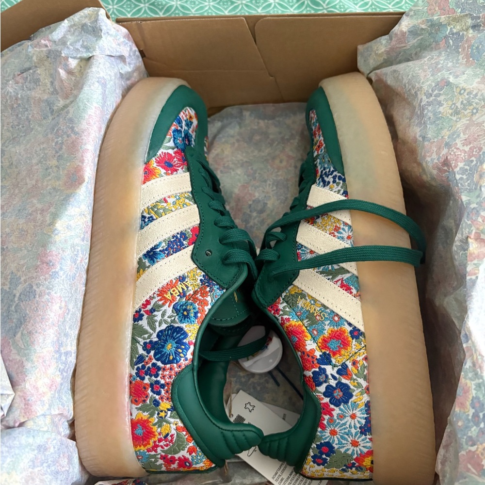 Adidas Sambae
Liberty London Collegiate Green (Women's) 9.5